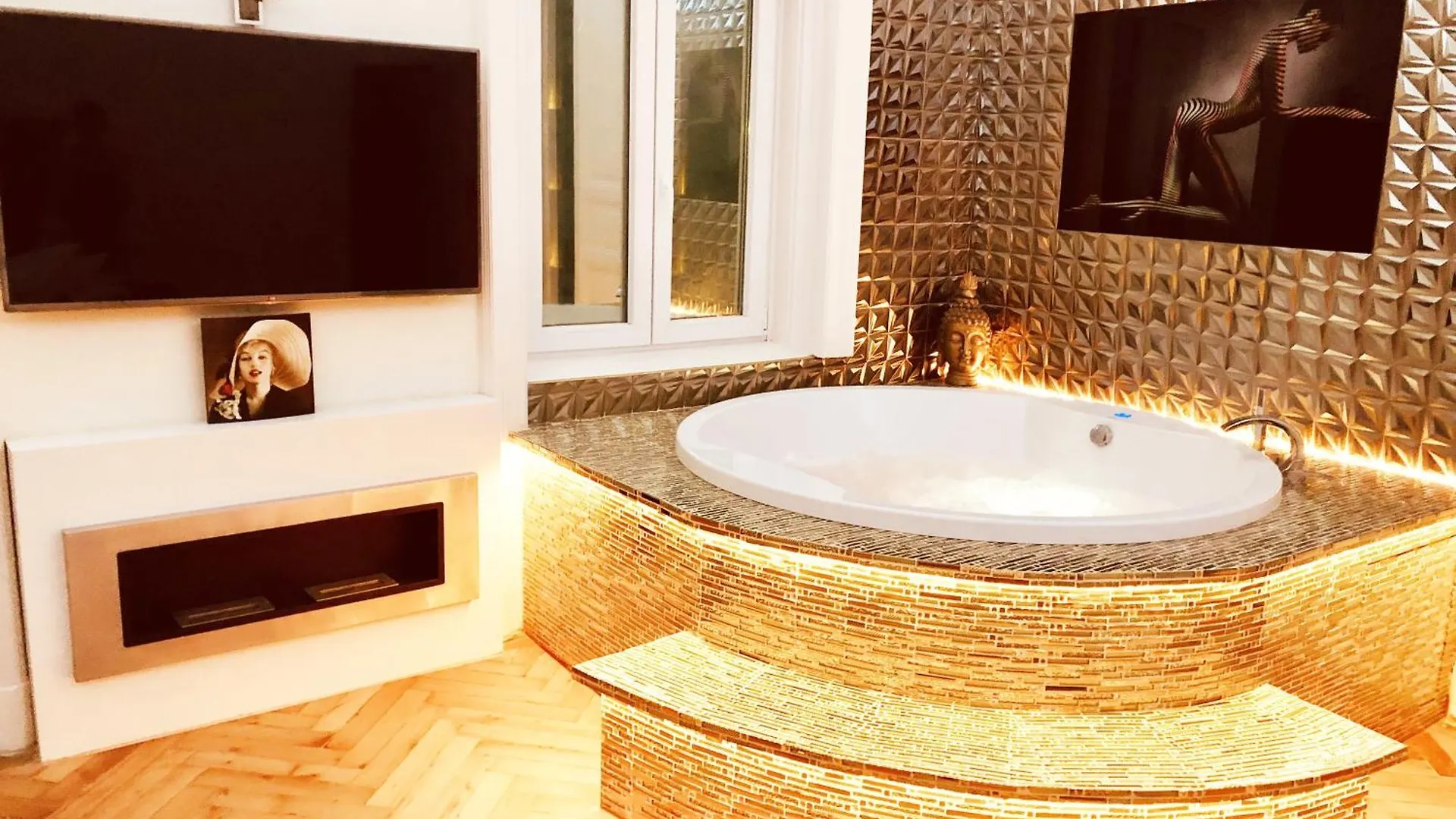 Budapest Eye Presidential With Jacuzzi & Sauna