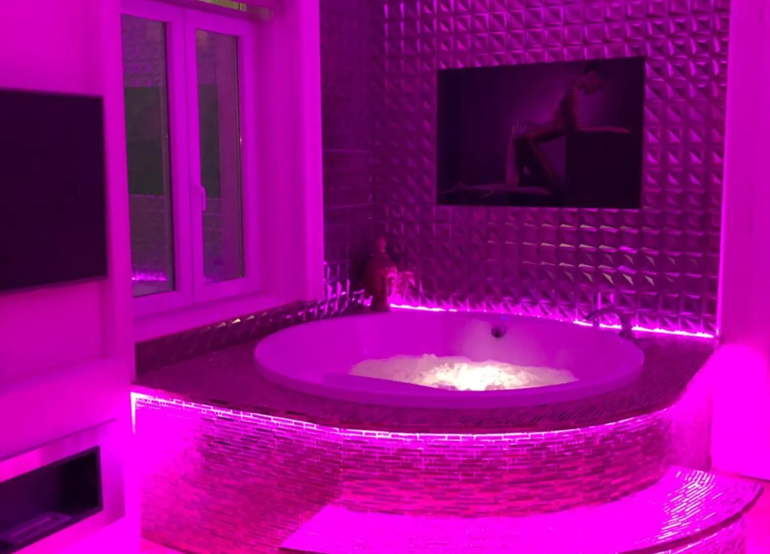 Budapest Eye Presidential With Jacuzzi & Sauna